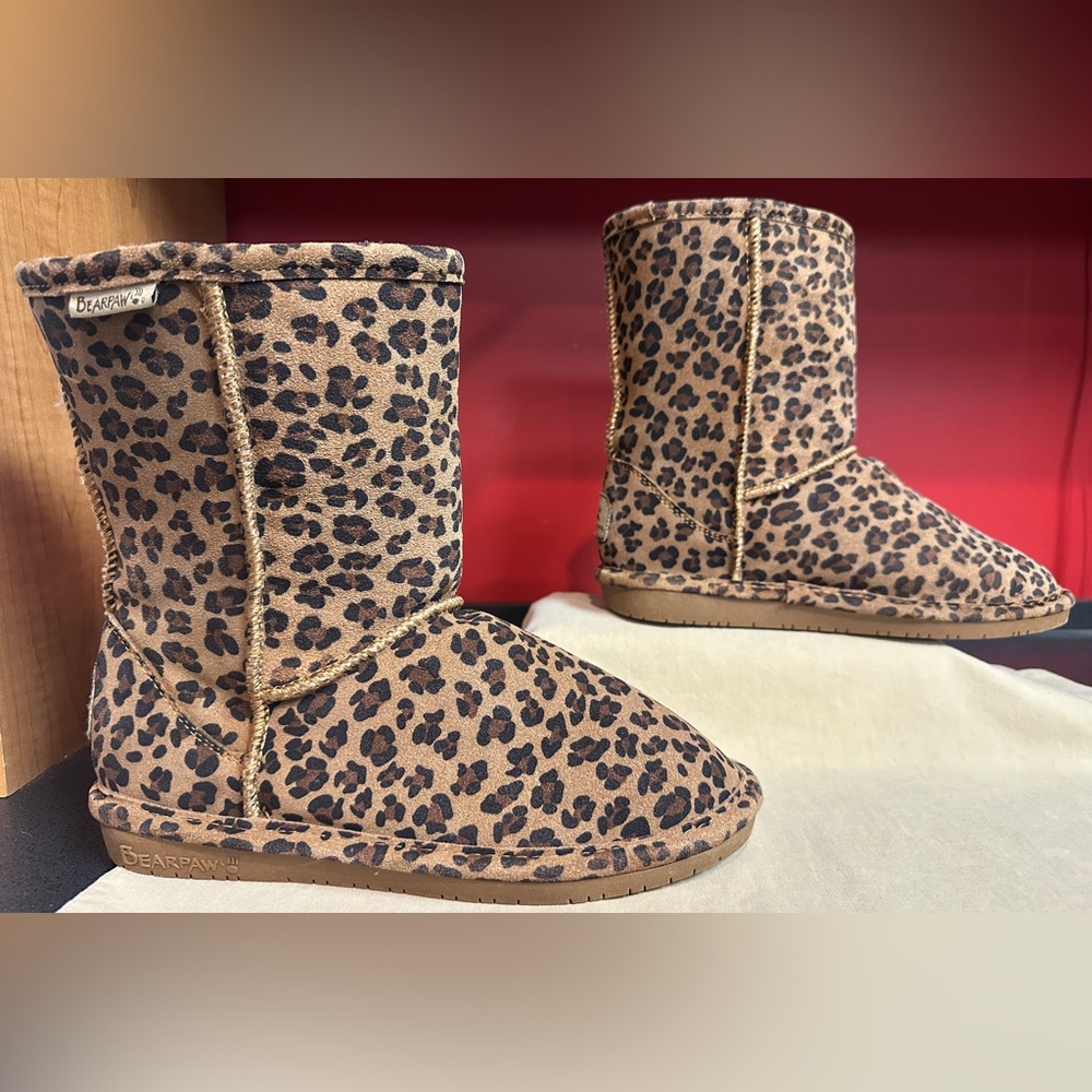 Bear Paw Leopard Print Suede Short Boot with Wool Blend Lining Women’s Size 9